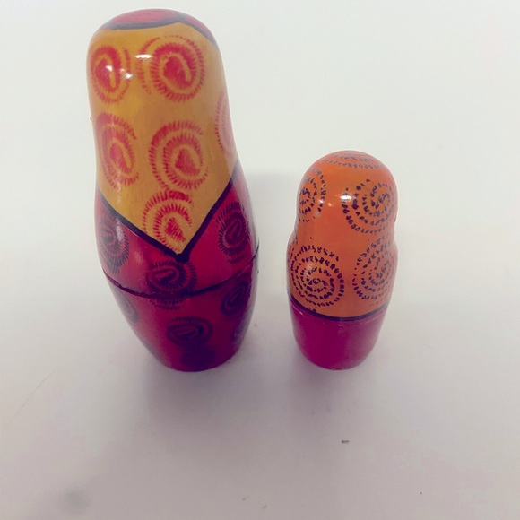 Russian Wood nesting Dolls set of (2) . - Picture 3 of 11